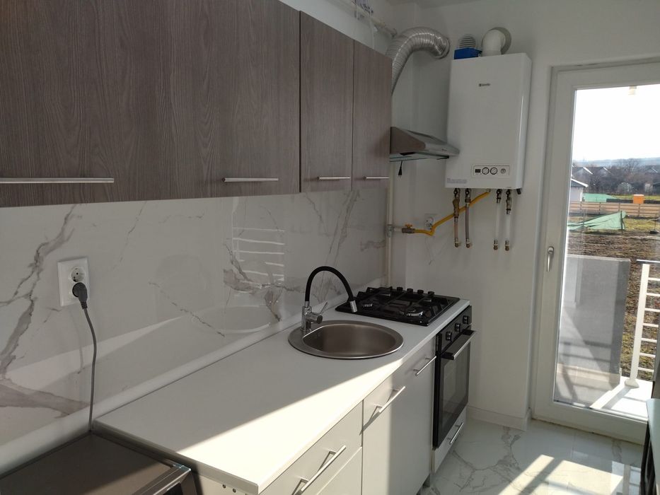 Închiriez apartament cu o cameră decomandat, balcon in Luncă Cetățuii