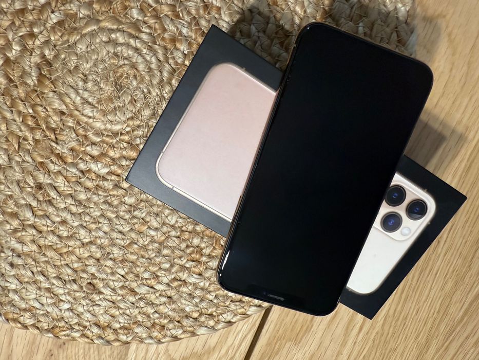 IPhone 11 Pro - чудесен подарък за Коледа