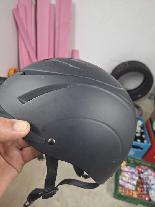 Продавам  оригинални каски Melon.