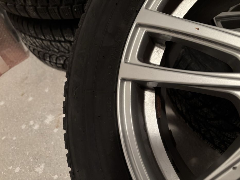 4бр гуми 225/65/17 Bridgestone с OEM 17" джанти Subaru