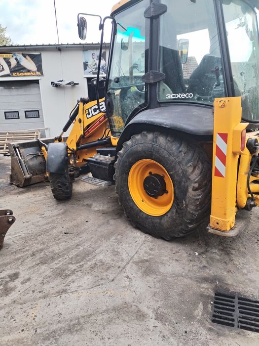 Vind buldoexcavator jkb din 2012  se poate vedea in arad si proba