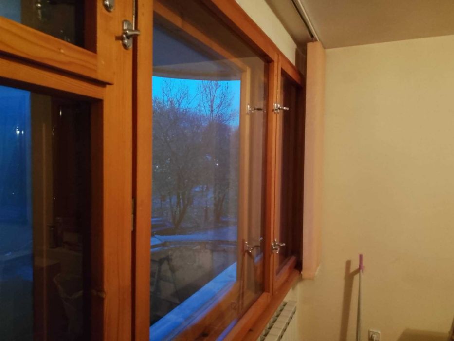 Запазена дървена дограма - врата + прозорец