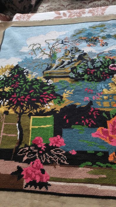 Огромен бродиран гоблен готов за рамкиране