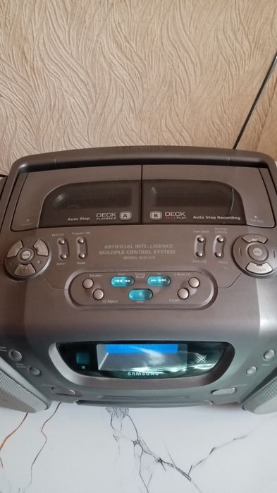 Самсунг S70. Отличный.