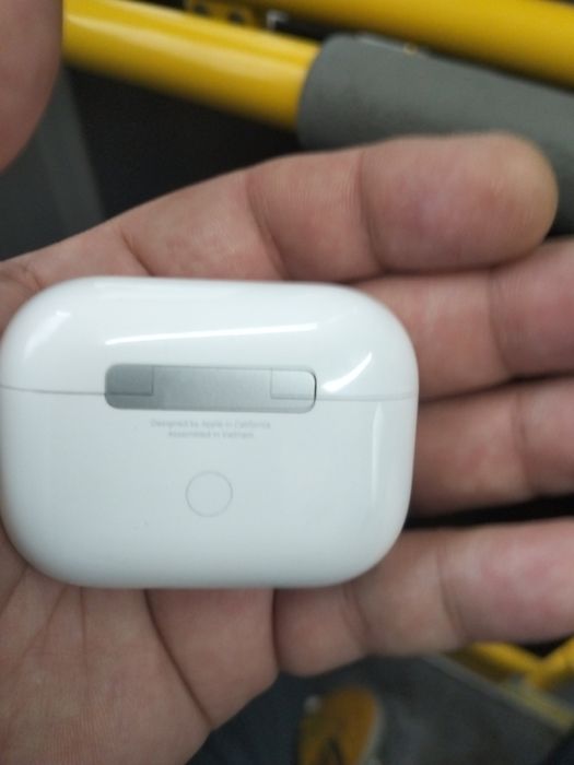 AirPods pro  оригинал, правый и кейс