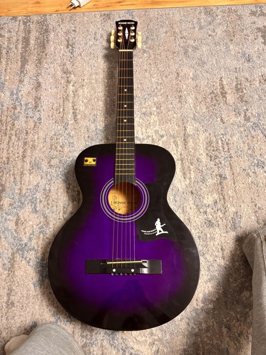 Срочно продам гитару