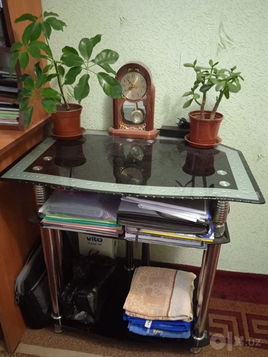 Продаётся стеклянный подставка