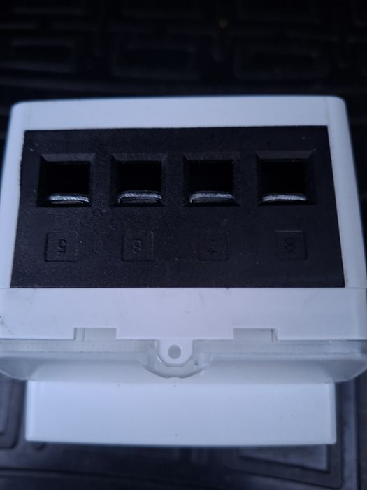 Siguranta / releu trifazata inteligenta tuya wifi