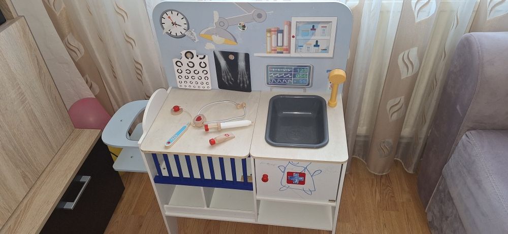 Vând cabinet veterinar jucărie copii 80 lei