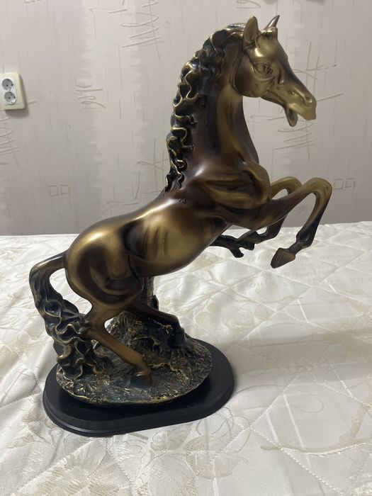 Продам сувенирную лошадь