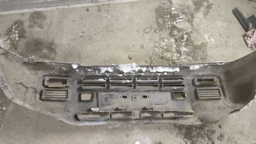 Бампер передний nissan mistral