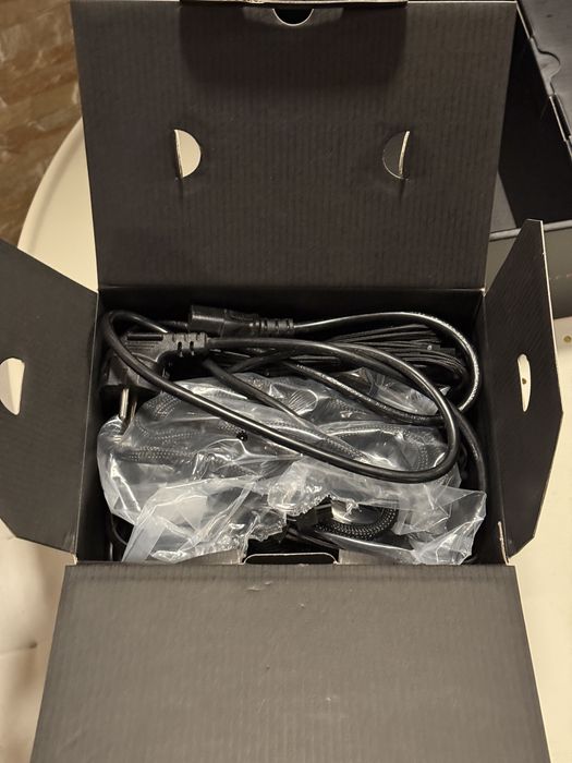 Захранване ASUS ROG-THOR-1200P ROG Thor 1200W Platinum Aura OLED