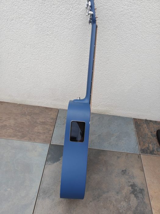 Blue Lava Touch – модерна китара, свирена само 2 пъти