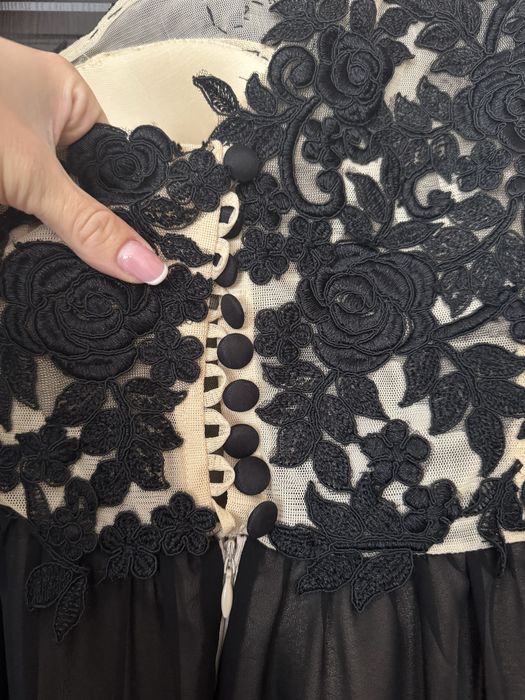 Официална рокля черно и бежово