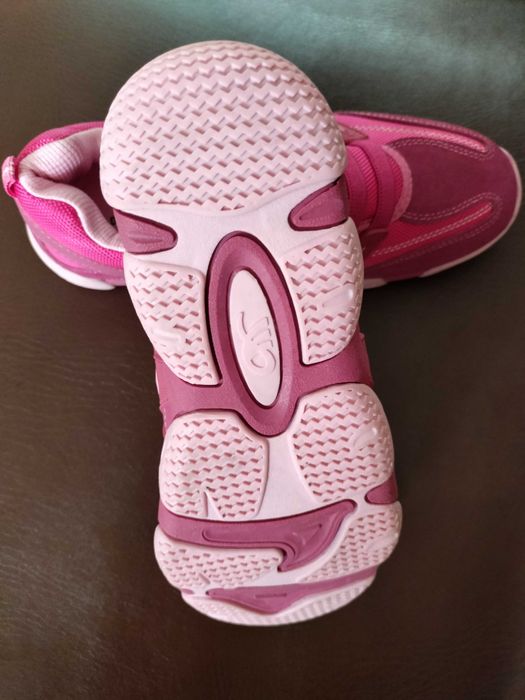 Продам кроссовки