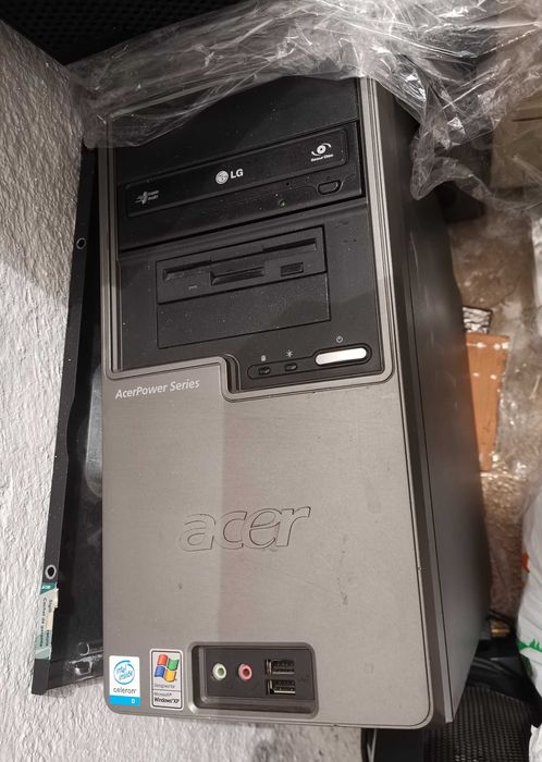 Кутия за компютър със захранване