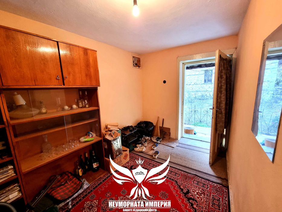 Продавам триетажна вила/къща 193РЗП с 220кв.м. двор в село Дряново община Лъки