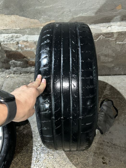 Шины и диск машину