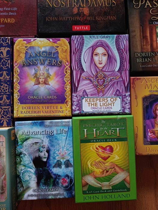 Vand colectie de Oracle cards, carti tarot