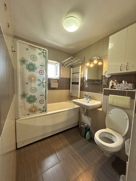 De inchiriat apartament 3 camere decomandat LIPOVEI