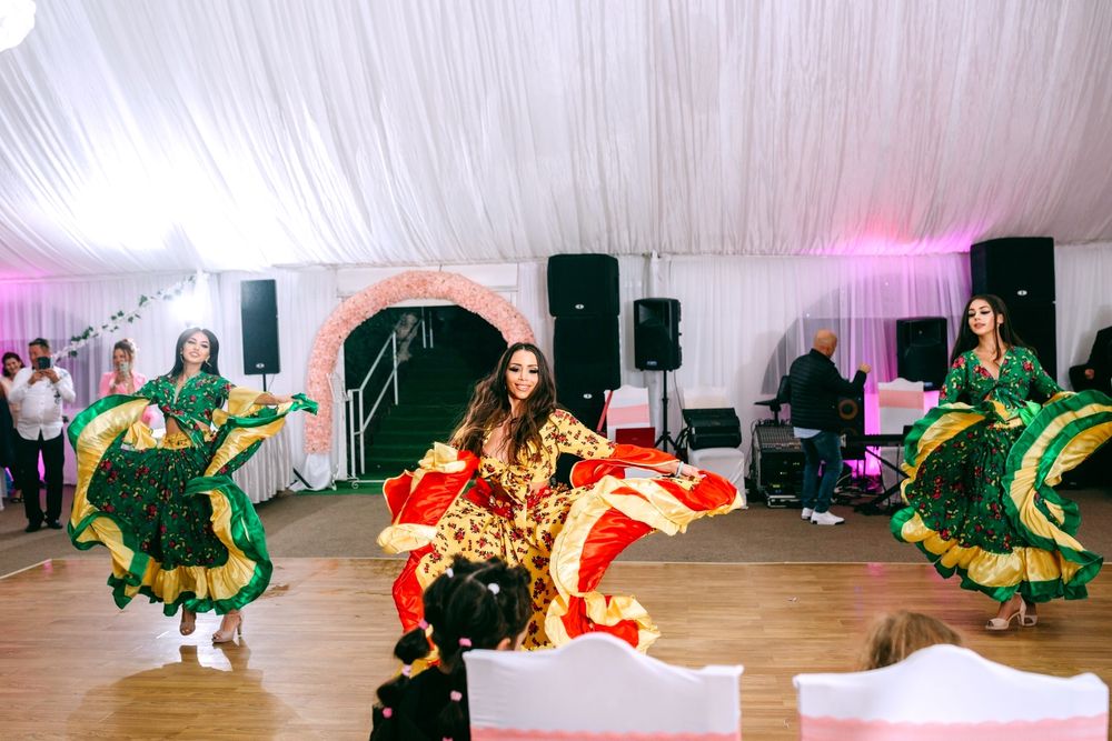 Trupa Dansatoate si tarabana