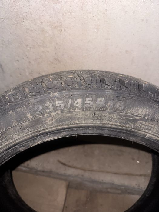 Продам зимние покрышки R18