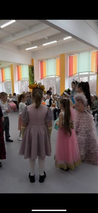 Подрам шикарное платье размер 120-130