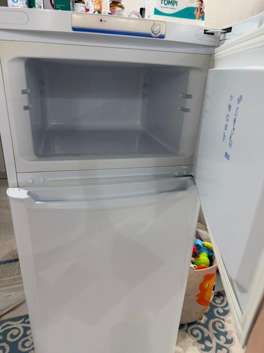 Продам  холодильник двухкамерный