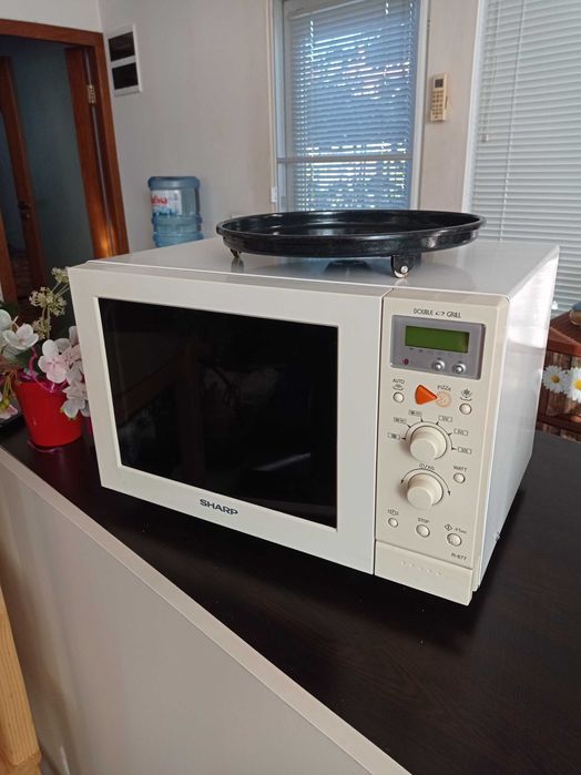 Продавам грил микровълнова печка