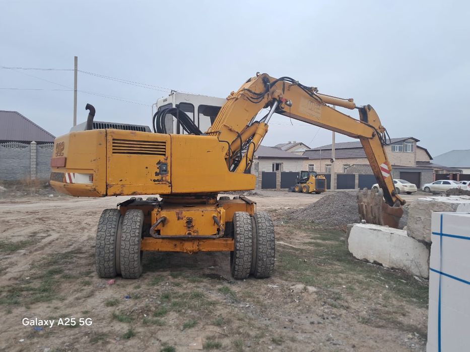 Продается колесный экскаватор