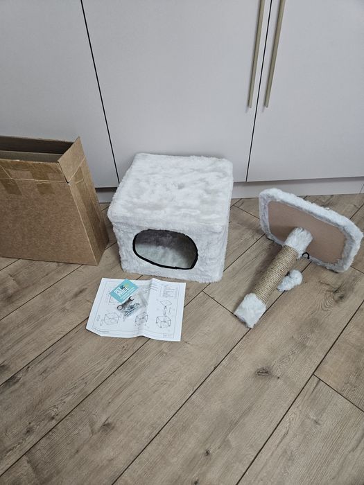 Домик коктеточка с игрушкой для кошек