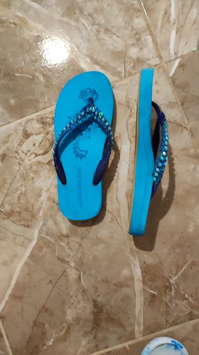 Летни сини чехли, джапанки