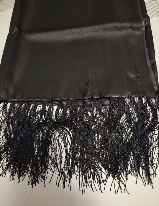 Sal elegant din satin cu 2 fete neagra si gri Avon