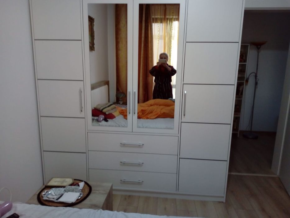 Vând dulap nou 4 usi
