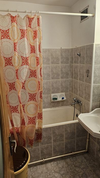 Inchiriez garsoniera