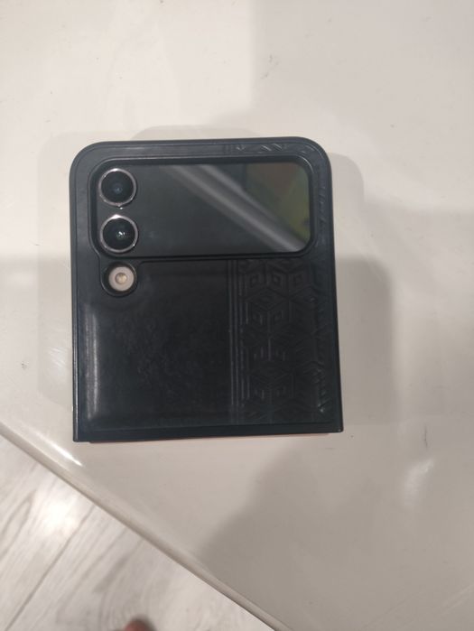 Galaxy Z flip 4 в идеальном состоянии