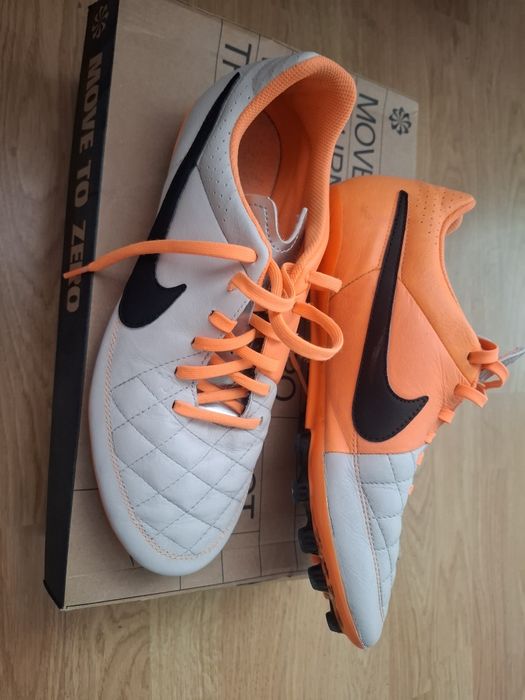 Маратонки за футбол