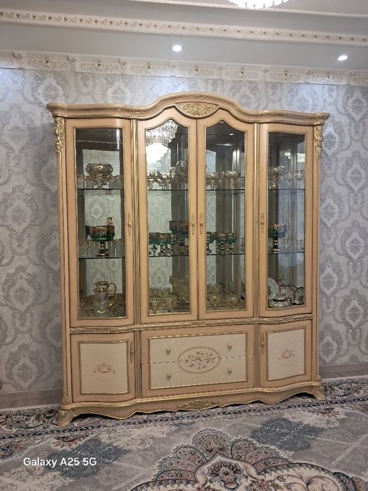 Продаётся китайская стенка для зала