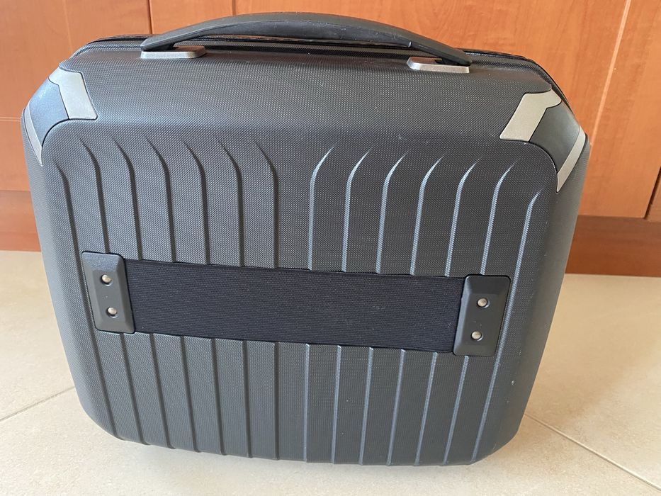 Черен козметичен куфар Travelite