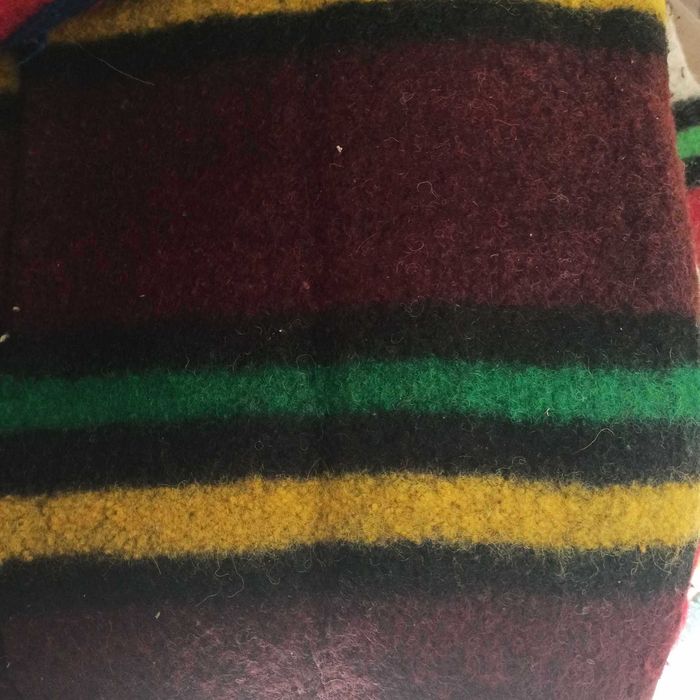 Кичени халища, пъстри козяци и  китеник !