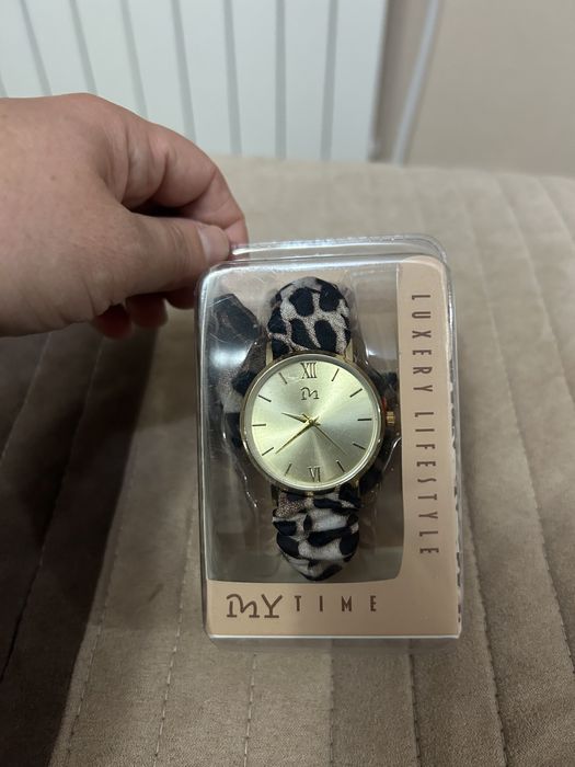 Дамски часовник чисто нов