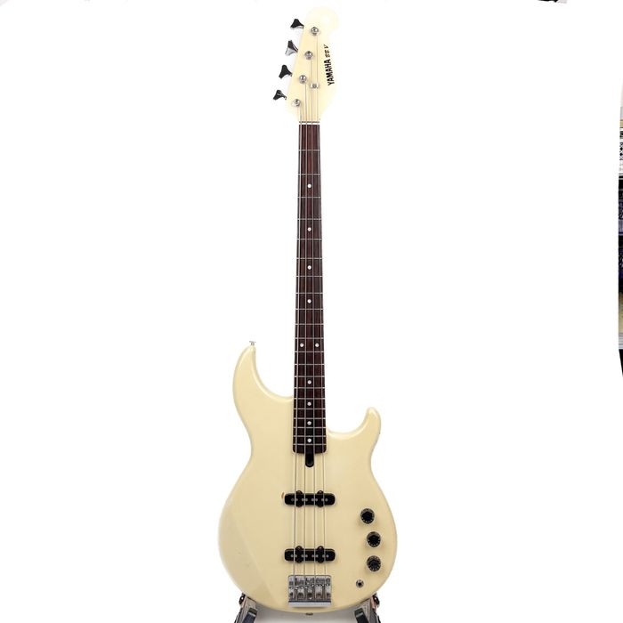 Обмен/продажа бас гитара Yamaha