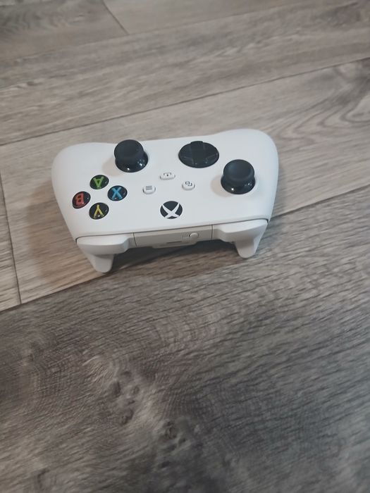 Продам xbox series s в отличном состоянии