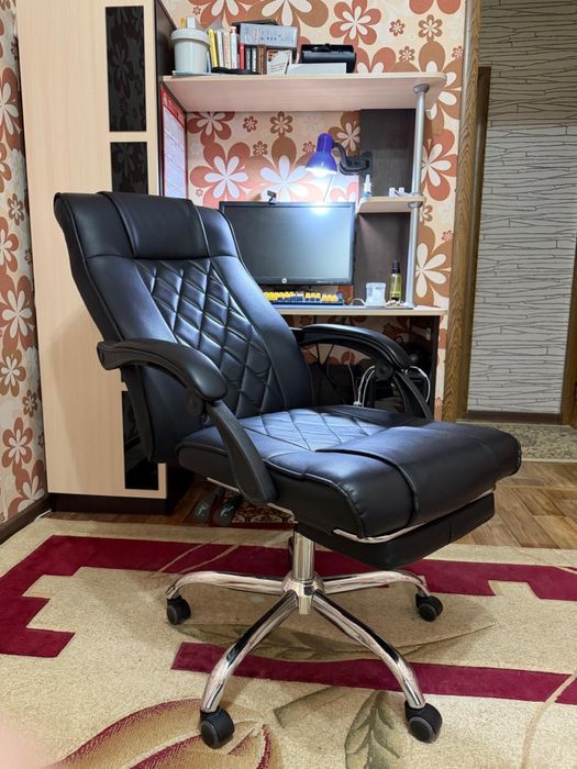 Продам кресло черный