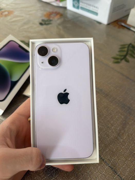 iPhone 14 и iPhone SE 2022