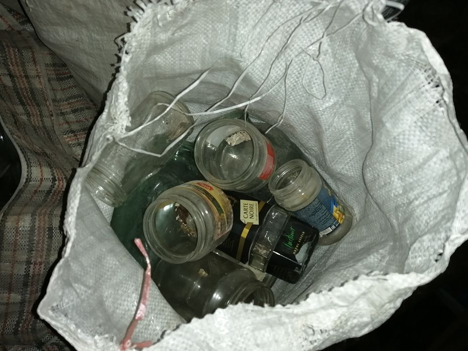 Отдам бесплатно банки,