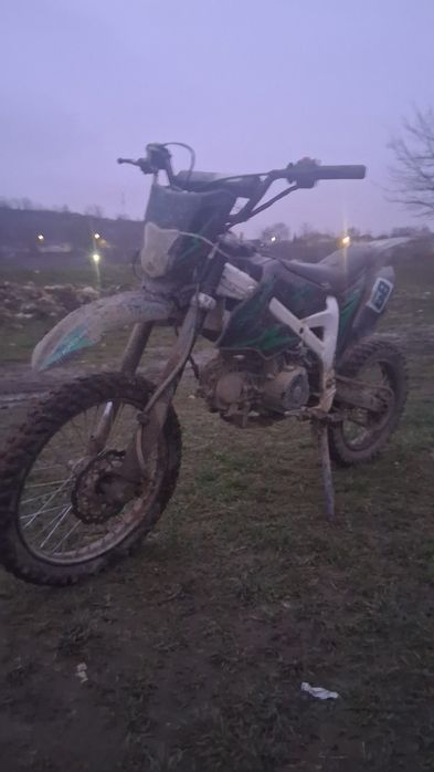 Vând cross 125 perfect funcțional Nu are nicio problemă