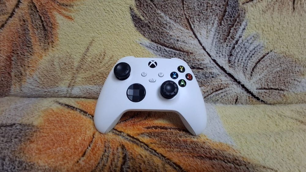 Xbox Series S 512 GB + 2 геймпада + Game Pass Ultimate