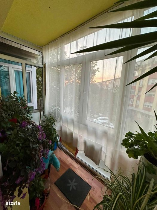 Apartament decomandat,Craiovița Nouă,centrală proprie,etaj intermediar