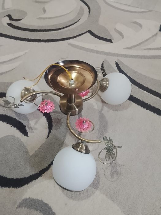 Продам красивую люстру